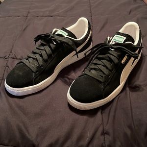 Men’s Black Puma Suede Classic Athletic Shoe Size 10